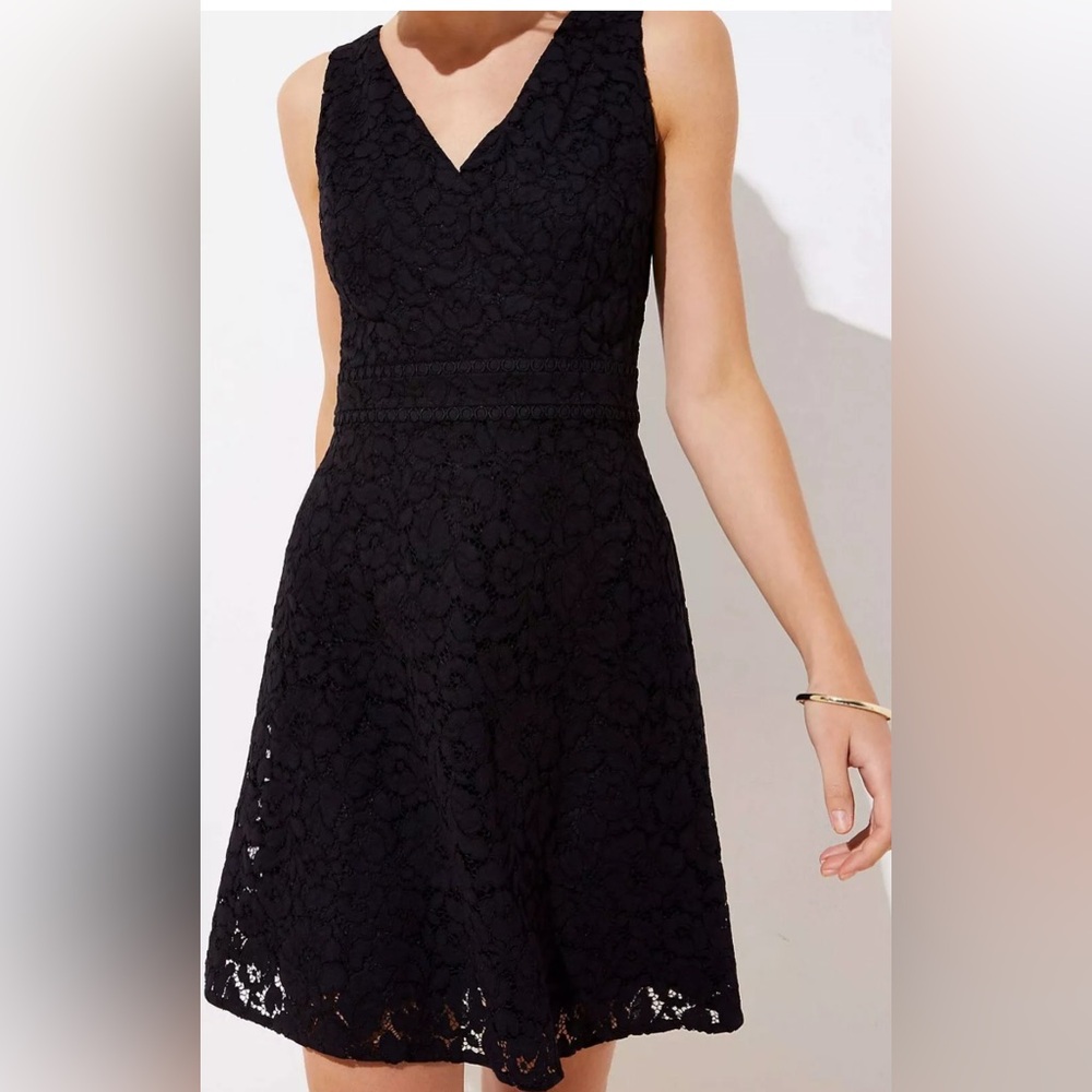 Ann Taylor LOFT Sleeveless V-Neck/V-Back  Lace Wrap Dress Size: 6P - Black